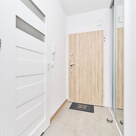 Apartment Wichrowa With Free Garage Wroclaw By Noclegi Renters Экстерьер фото