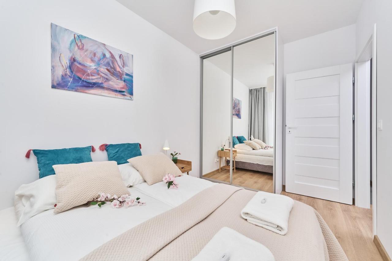 Apartment Wichrowa With Free Garage Wroclaw By Noclegi Renters Экстерьер фото