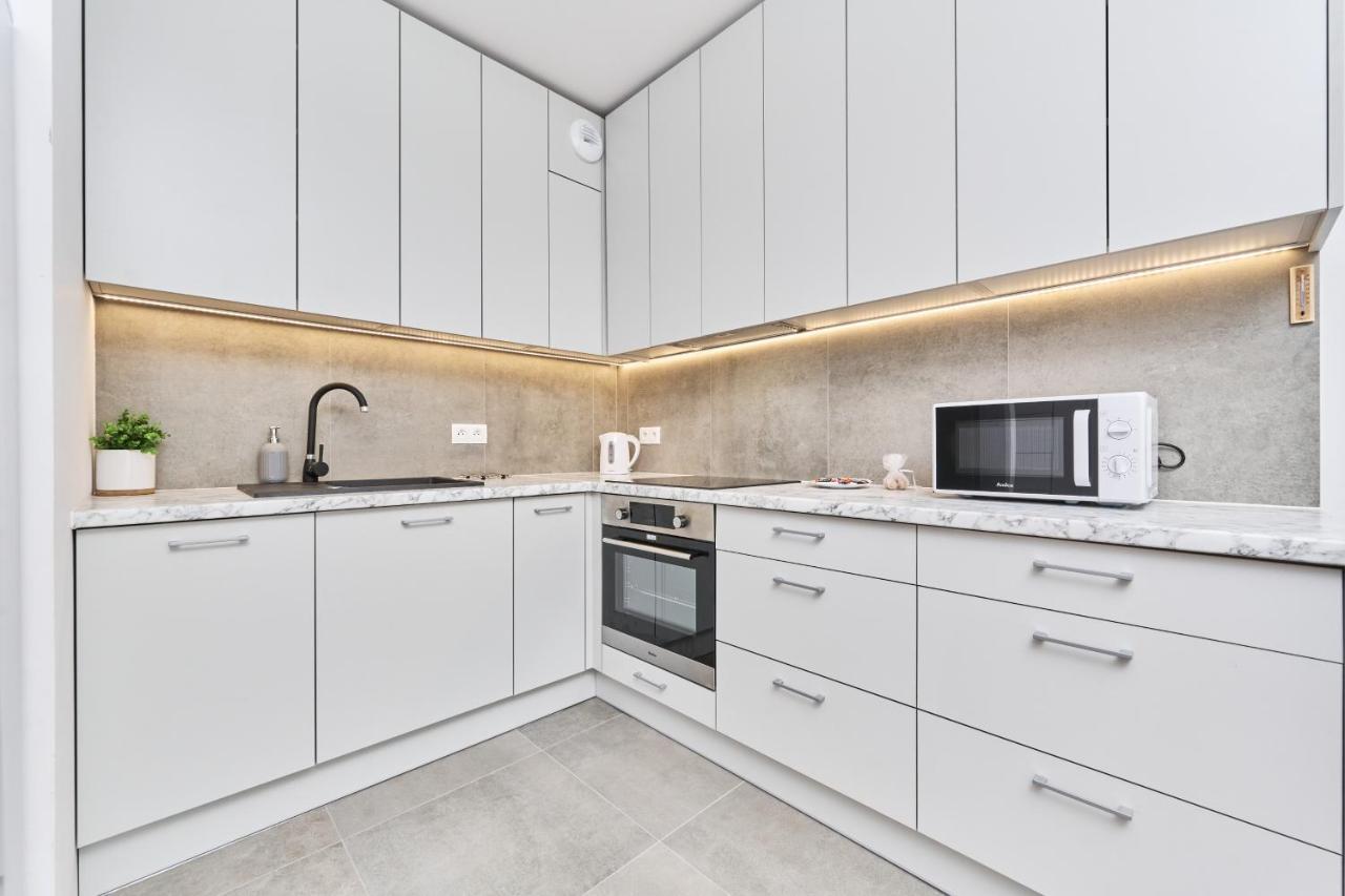 Apartment Wichrowa With Free Garage Wroclaw By Noclegi Renters Экстерьер фото