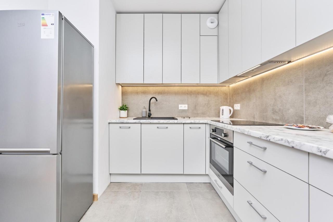 Apartment Wichrowa With Free Garage Wroclaw By Noclegi Renters Экстерьер фото