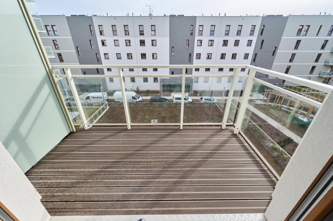 Apartment Wichrowa With Free Garage Wroclaw By Noclegi Renters Экстерьер фото