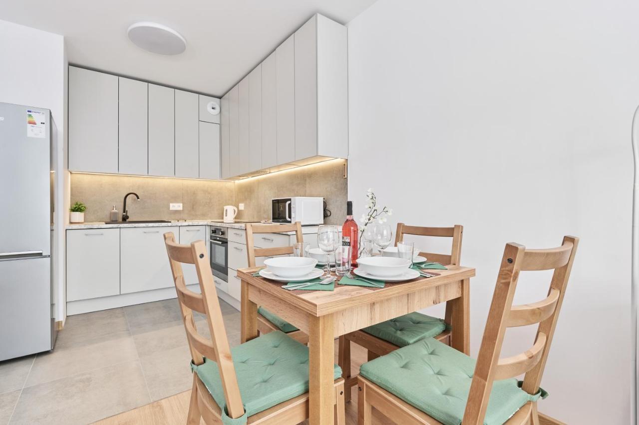 Apartment Wichrowa With Free Garage Wroclaw By Noclegi Renters Экстерьер фото